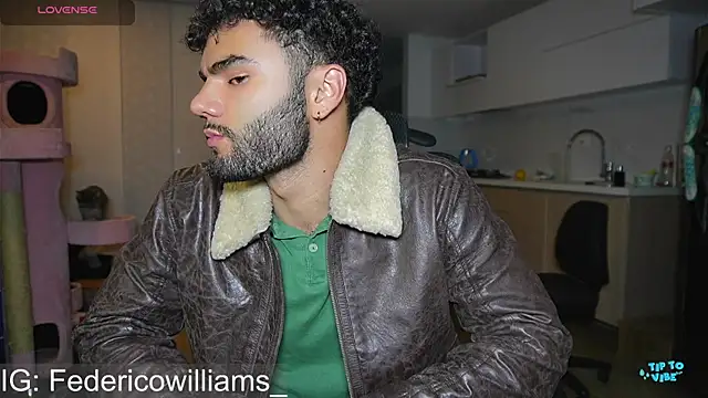 Snapshot of Derek_w chatting on 12-20-24, 07:12 Derek w online show from 12-20-24, 07:12