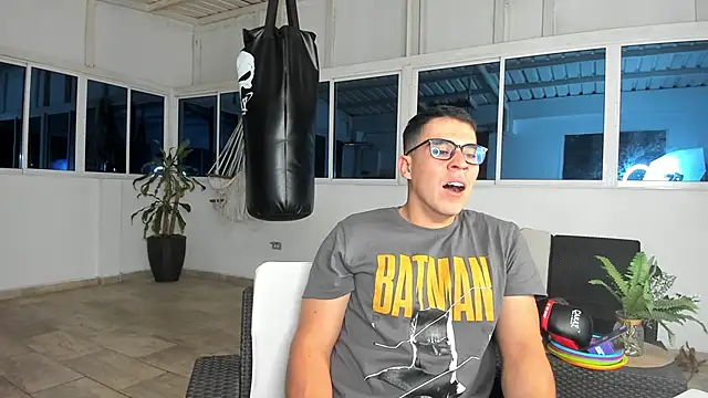 Snapshot of owengray2n chatting on 12-03-24, 02:14 owengray2n online show from 12-03-24, 02:14