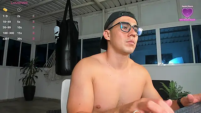 Snapshot of owengray2n chatting on 12-09-24, 06:45 owengray2n online show from 12-09-24, 06:45