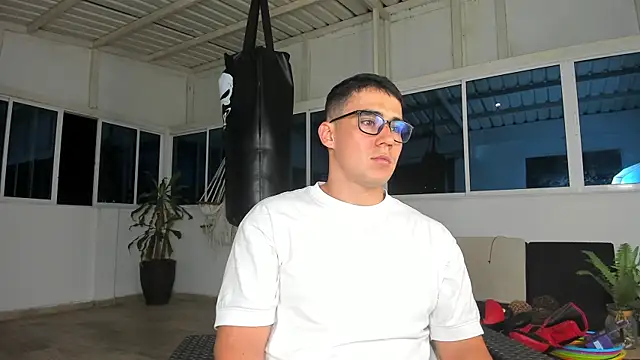 Snapshot of owengray2n chatting on 12-18-24, 02:42 owengray2n online show from 12-18-24, 02:42