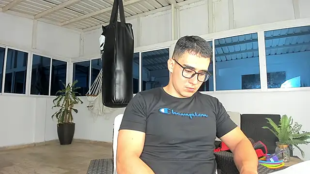 Snapshot of owengray2n chatting on 12-19-24, 11:57 owengray2n online show from 12-19-24, 11:57