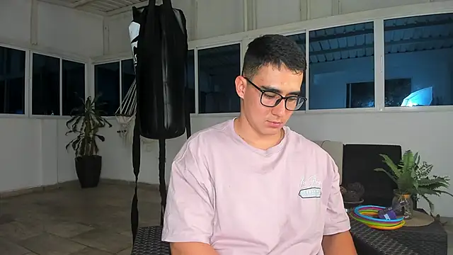 Snapshot of owengray2n chatting on 12-22-24, 01:34 owengray2n online show from 12-22-24, 01:34