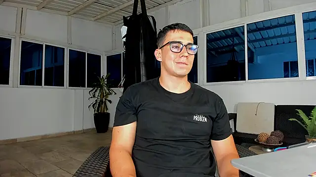 Snapshot of owengray2n chatting on 12-23-24, 12:57 owengray2n online show from 12-23-24, 12:57