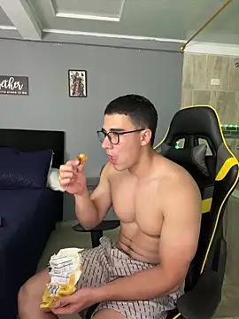 Snapshot of owengray2n chatting on 02-09-25, 03:53 owengray2n online show from 02-09-25, 03:53