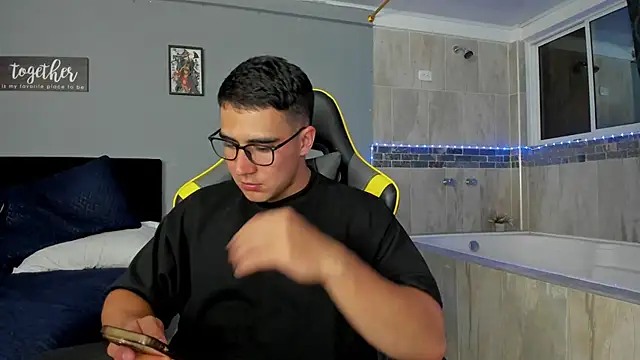 Snapshot of owengray2n chatting on 02-20-25, 01:14 owengray2n online show from 02-20-25, 01:14