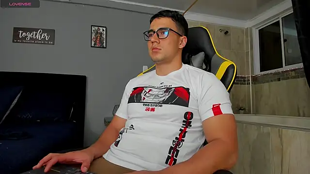 Snapshot of owengray2n chatting on 02-26-25, 04:47 owengray2n online show from 02-26-25, 04:47