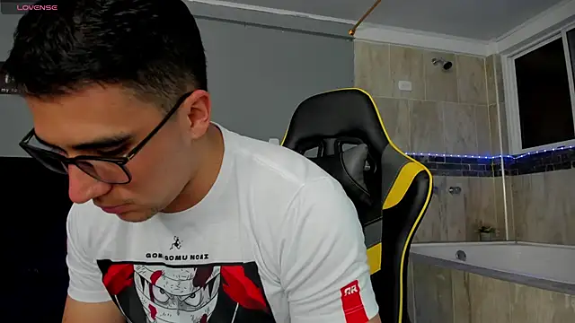 Snapshot of owengray2n chatting on 02-26-25, 02:36 owengray2n online show from 02-26-25, 02:36