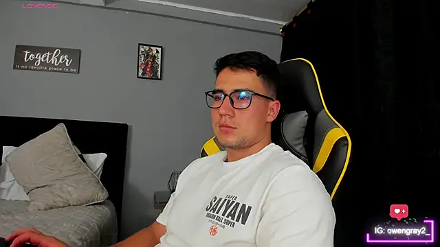 Snapshot of owengray2n chatting on 03-22-25, 02:05 owengray2n online show from 03-22-25, 02:05