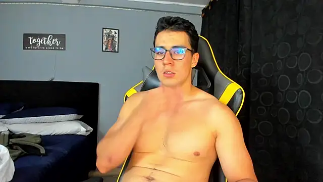 Snapshot of owengray2n chatting on 09-25-25, 02:04 owengray2n online show from 09-25-25, 02:04