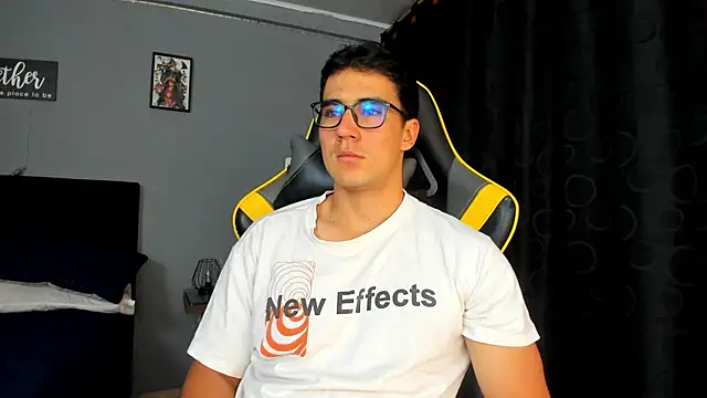 Snapshot of owengray2n chatting on 09-30-25, 12:48 owengray2n online show from 09-30-25, 12:48