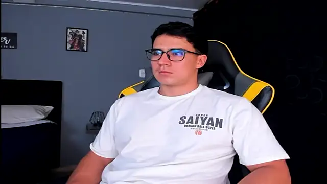 Snapshot of owengray2n chatting on 10-10-25, 02:32 owengray2n online show from 10-10-25, 02:32