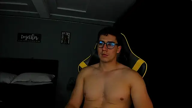 Snapshot of owengray2n chatting on 10-15-25, 12:22 owengray2n online show from 10-15-25, 12:22