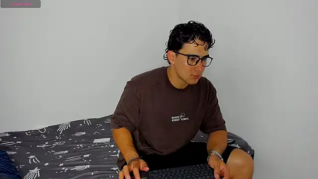 Snapshot of owengray2n chatting on 01-11-26, 04:06 owengray2n online show from 01-11-26, 04:06