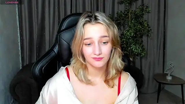 Snapshot of Sinty_Noria chatting on 01-20-25, 07:15 Sinty Noria online show from 01-20-25, 07:15