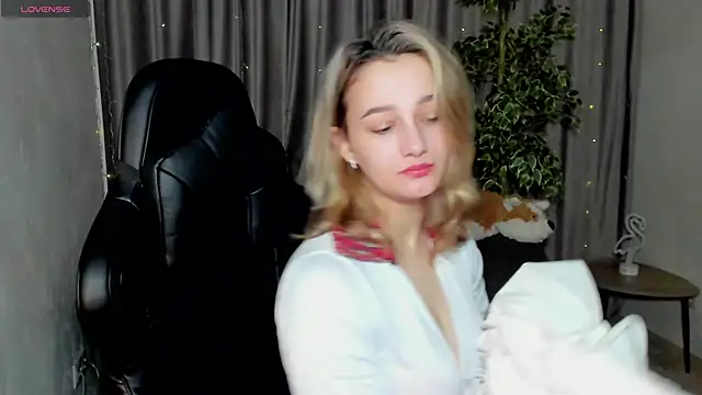 Snapshot of Sinty_Noria chatting on 02-12-25, 01:09 Sinty Noria online show from 02-12-25, 01:09