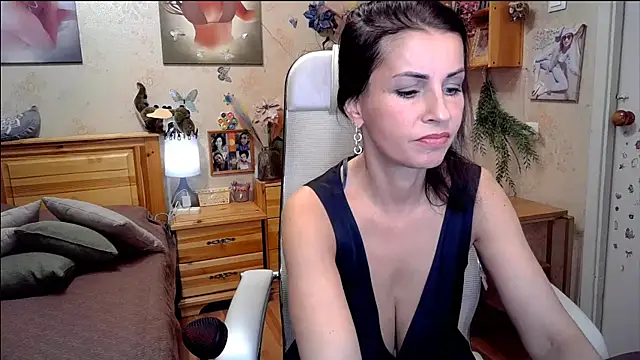 Kendra Mom online show from 11-28-25, 09:23