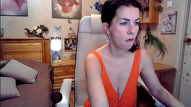 Snapshot of Kendra_Mom chatting on 01-16-26, 09:46 Kendra Mom online show from 01-16-26, 09:46