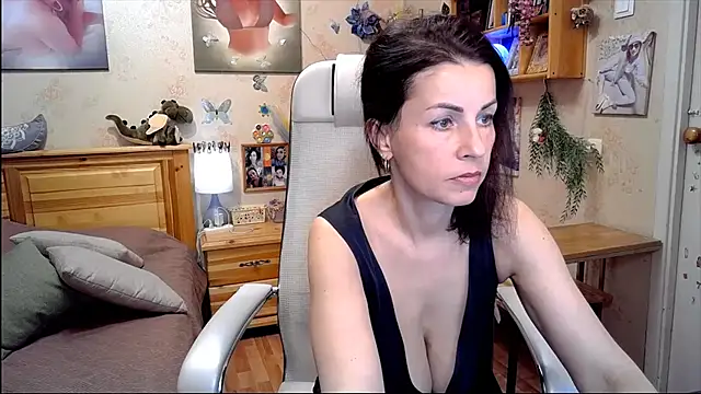 Snapshot of Kendra_Mom chatting on 04-21-26, 09:59 Kendra Mom online show from 04-21-26, 09:59