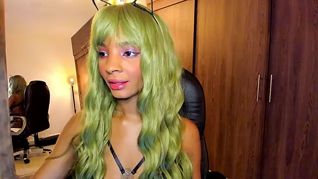 Snapshot of alikahouston4 chatting on 10-19-25, 03:29 alikahouston4 online show from 10-19-25, 03:29