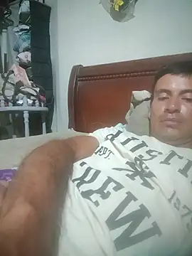 Snapshot of Vergon2cm chatting on 11-02-25, 11:07 Vergon2cm online show from 11-02-25, 11:07