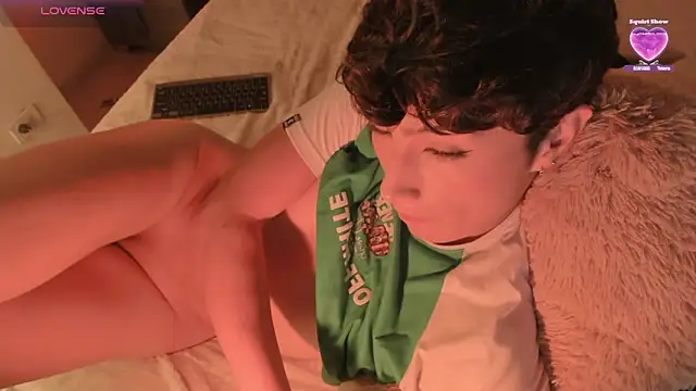 Snapshot of AdamDayt chatting on 01-22-25, 07:03 AdamDayt online show from 01-22-25, 07:03