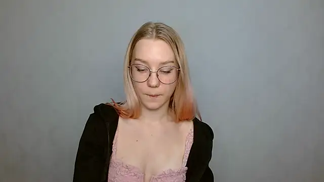 Snapshot of cindi_hot chatting on 01-04-25, 12:27 cindi hot online show from 01-04-25, 12:27