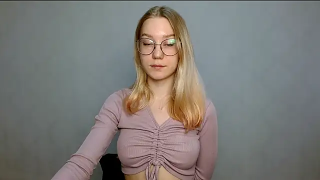 Snapshot of cindi_hot chatting on 02-21-25, 11:22 cindi hot online show from 02-21-25, 11:22