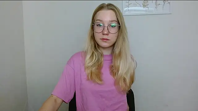 Snapshot of cindi_hot chatting on 09-16-25, 08:59 cindi hot online show from 09-16-25, 08:59