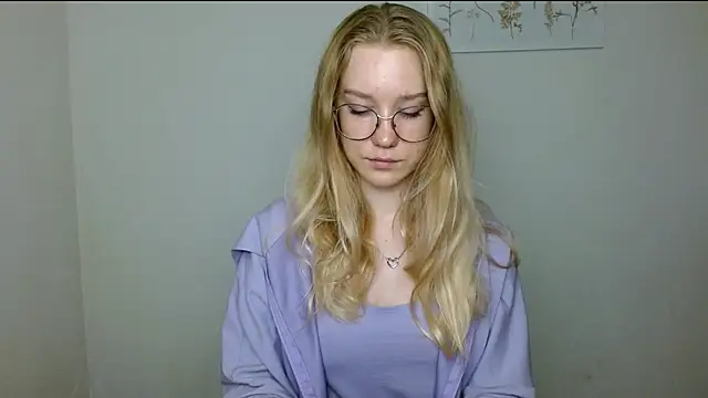 Snapshot of cindi_hot chatting on 10-10-25, 12:59 cindi hot online show from 10-10-25, 12:59