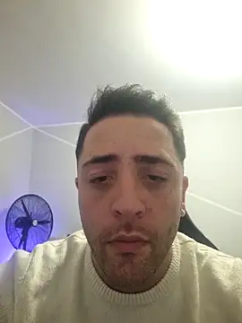 Snapshot of 1ninefellababy chatting on 12-18-25, 06:25 1ninefellababy online show from 12-18-25, 06:25