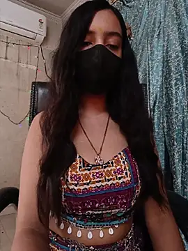 Snapshot of Parinaaz18 chatting on 06-15-26, 01:19 Parinaaz18 online show from 06-15-26, 01:19