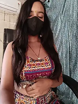 Snapshot of Parinaaz18 chatting on 06-25-26, 01:27 Parinaaz18 online show from 06-25-26, 01:27