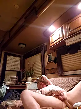 Snapshot of btmblaze chatting on 01-15-26, 06:40 btmblaze online show from 01-15-26, 06:40