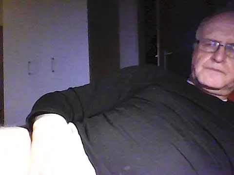 Snapshot of Milkasahne64 chatting on 03-09-26, 05:50 Milkasahne64 online show from 03-09-26, 05:50