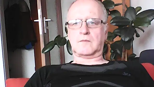 Snapshot of Milkasahne64 chatting on 03-13-26, 10:33 Milkasahne64 online show from 03-13-26, 10:33