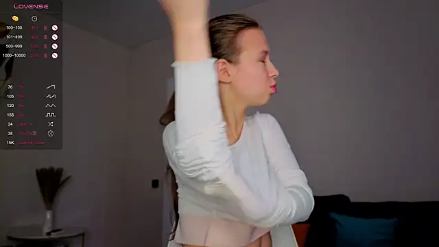 Snapshot of Dream_emma chatting on 09-10-25, 01:49 Dream emma online show from 09-10-25, 01:49