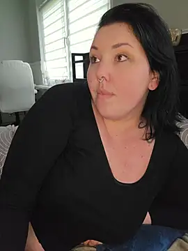 Snapshot of -BonnieBlack- chatting on 05-07-26, 06:52 -BonnieBlack- online show from 05-07-26, 06:52