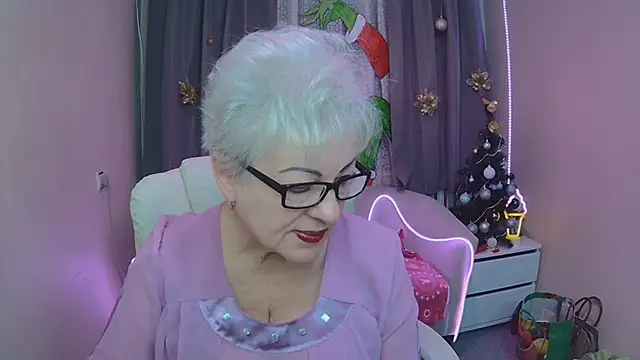 Snapshot of KayleSmoll chatting on 12-18-25, 07:31 KayleSmoll online show from 12-18-25, 07:31