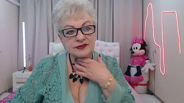 Snapshot of KayleSmoll chatting on 05-13-26, 06:38 KayleSmoll online show from 05-13-26, 06:38