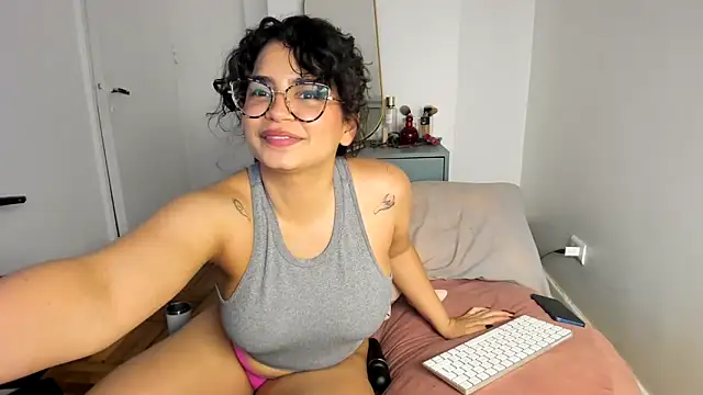 cinnamon rosa online show from 02-07-25, 12:53