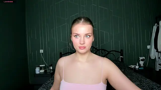 Snapshot of DeniRicchii chatting on 12-03-25, 05:48 DeniRicchii online show from 12-03-25, 05:48