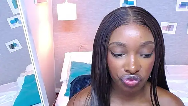 Shamiraa moore online show from 03-18-25, 04:37