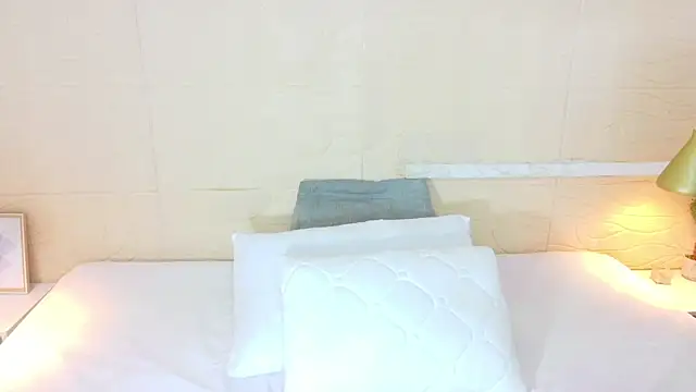 Shamiraa moore online show from 10-20-25, 08:20