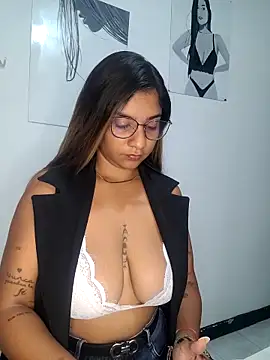 Snapshot of Sofythom1 chatting on 10-01-25, 11:55 Sofythom1 online show from 10-01-25, 11:55