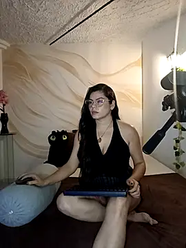Snapshot of CherryBlossomm_ chatting on 10-15-25, 01:28 CherryBlossomm online show from 10-15-25, 01:28