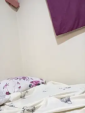 Hotpetite2024 online show from 09-17-25, 04:52