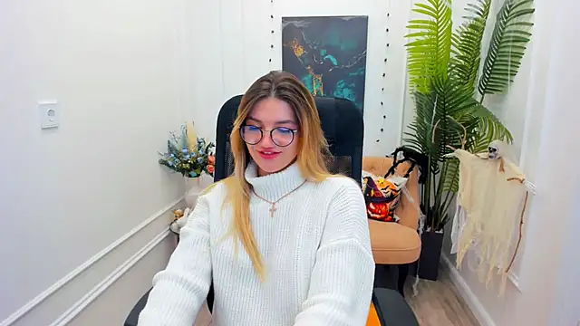 SelenaeMoore online show from 11-02-25, 07:49