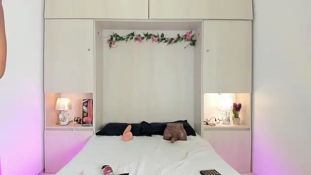 Snapshot of KendallRosse1 chatting on 12-04-25, 11:41 KendallRosse1 online show from 12-04-25, 11:41