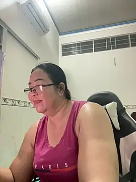 Snapshot of NDith chatting on 03-18-25, 12:14 NDith online show from 03-18-25, 12:14