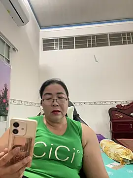 Snapshot of NDith chatting on 03-19-25, 10:55 NDith online show from 03-19-25, 10:55